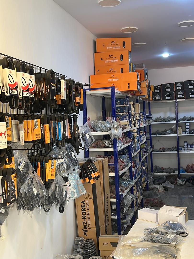 ملحقات وقطع غيار